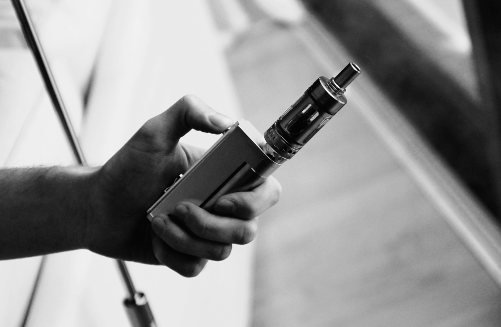 hand holding a vape