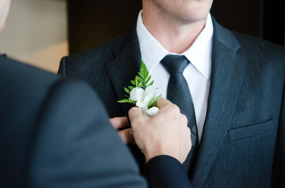 groom getting ready for the wedding